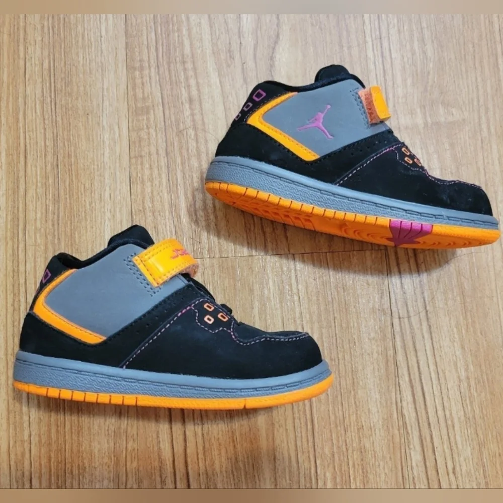 Jordan 1 Flight GS Black Orange Girls or Boys Sneakers Size 7c